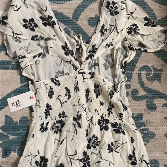 Billabong Black and White Flutter Sleeve Dress - Picture 4 of 7